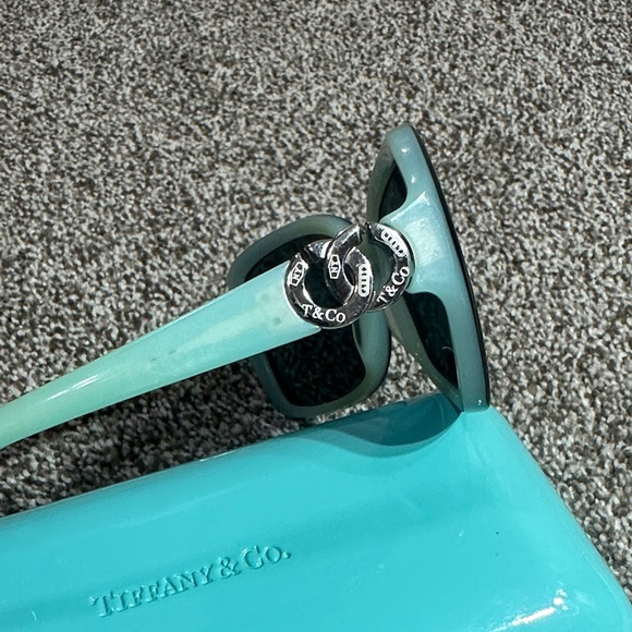 Tiffany & Co. Black Oversized Women's Sunglasses with Tiffany Blue Case - Picture 3 of 14